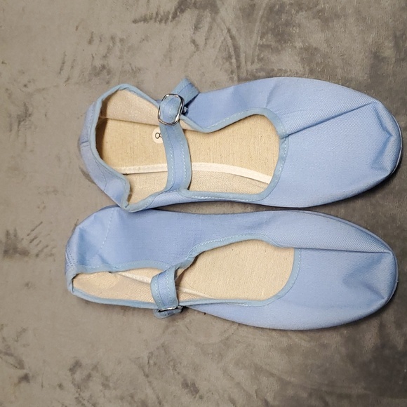 Jiniao Shoes - NWOT! Canvas Mary Janes
